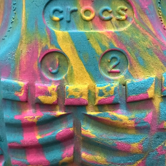 Kids Unisex Crocs Tye Dyed, Classic marbled size 2 - Picture 8 of 8